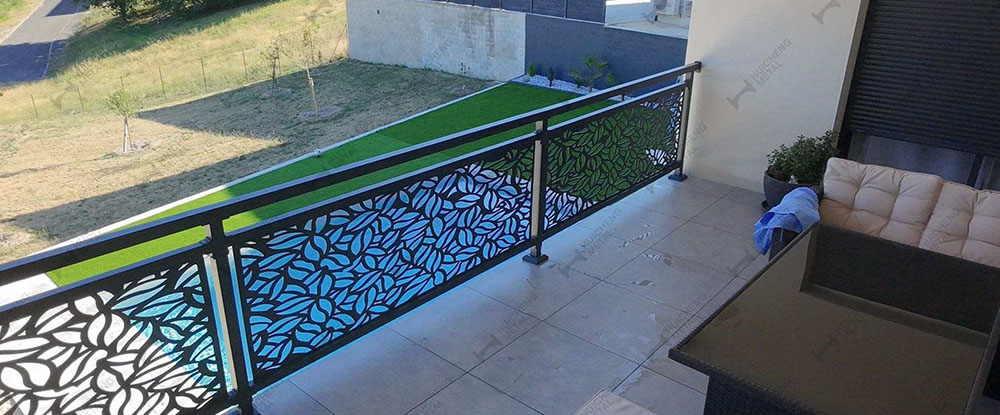 Proyecto de valla de listones blancos